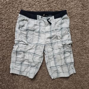 Epic Threads White and Blue men's 32" beach shorts